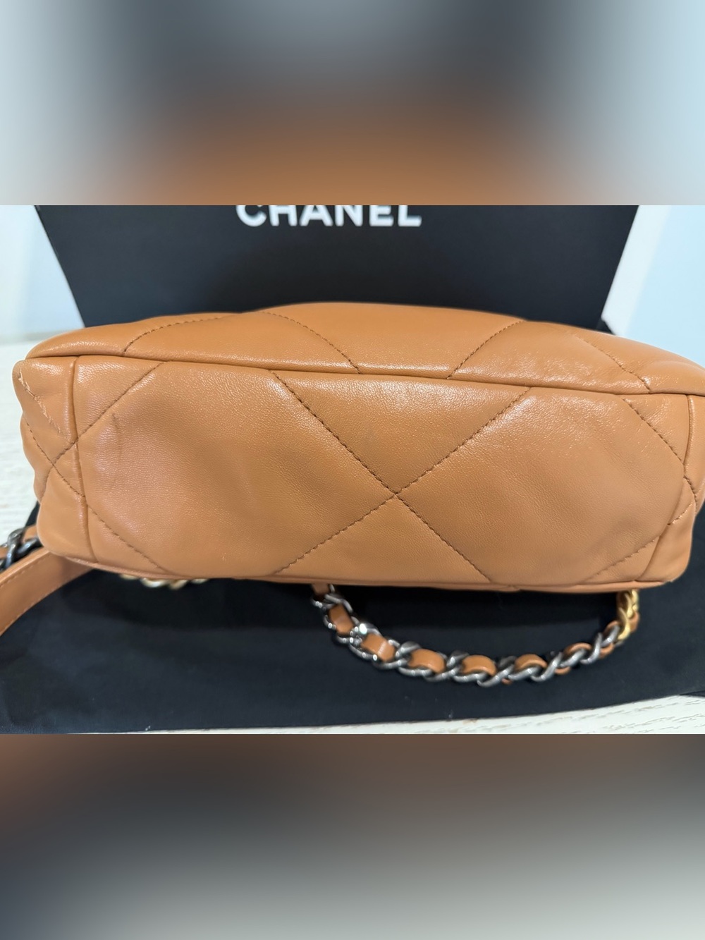 CHANEL Medium 19 Flap Bag - Picture 5 of 10